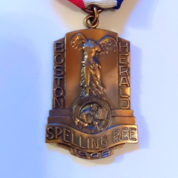 Orig. 1949 BOSTON HERALD SPELLING BEE Class Champion Medal by L.G. Balfour Co. - Picture 3 of 6